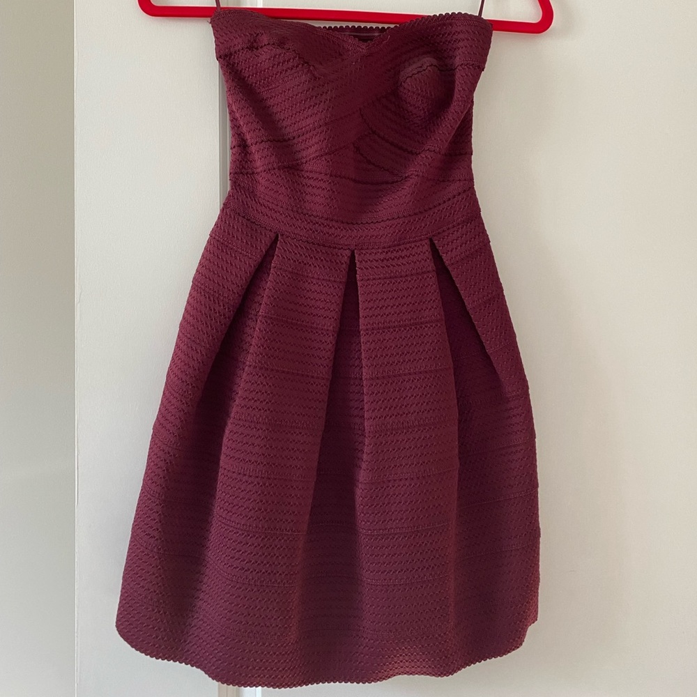 Women’s strapless burgundy dress